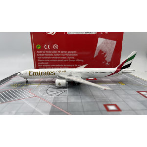 Emirates 阿联酋航空 Boeing 777-300 A6-EBT 2000s colors. GJUAE705 Geminijets 1:400