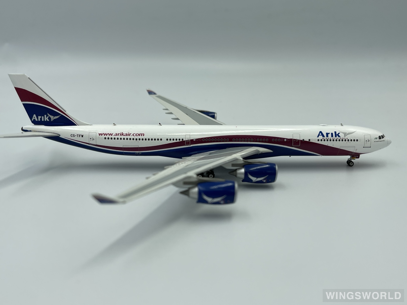 Phoenix 1:400 PH10701 Arik Air Airbus A340-500 CS-TFW