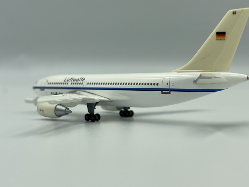 Luftwaffe 德国空军 Airbus A310-300 10+22  560726 Herpa 1:400