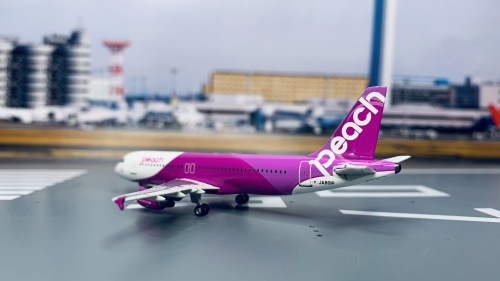 Hasegawa 1:200 Peach Aviation Airbus A320 : Amazon.co.uk