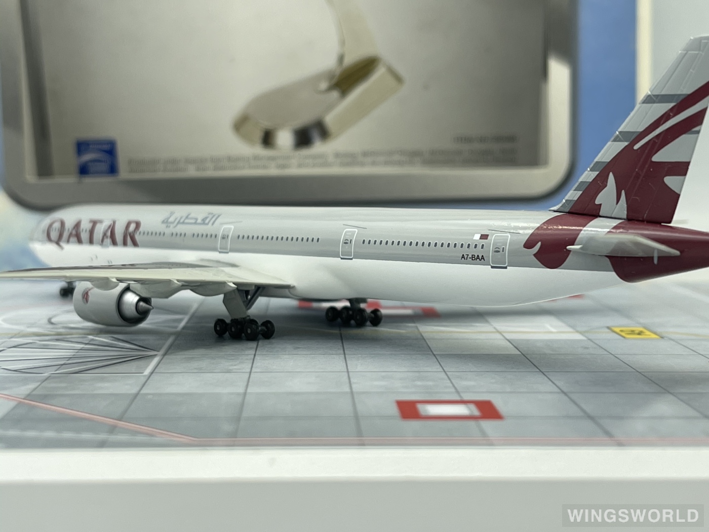 Dragon Models 1:400 56099 Qatar 卡塔尔航空 Boeing 777-300ER A7-BAA