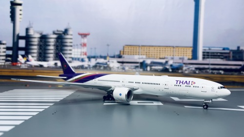 Phoenix Thai Airways タイ航空B777-300ER PHX11822 1:400 Phoenix Model Thai Airways B777-300ER Reg #HS