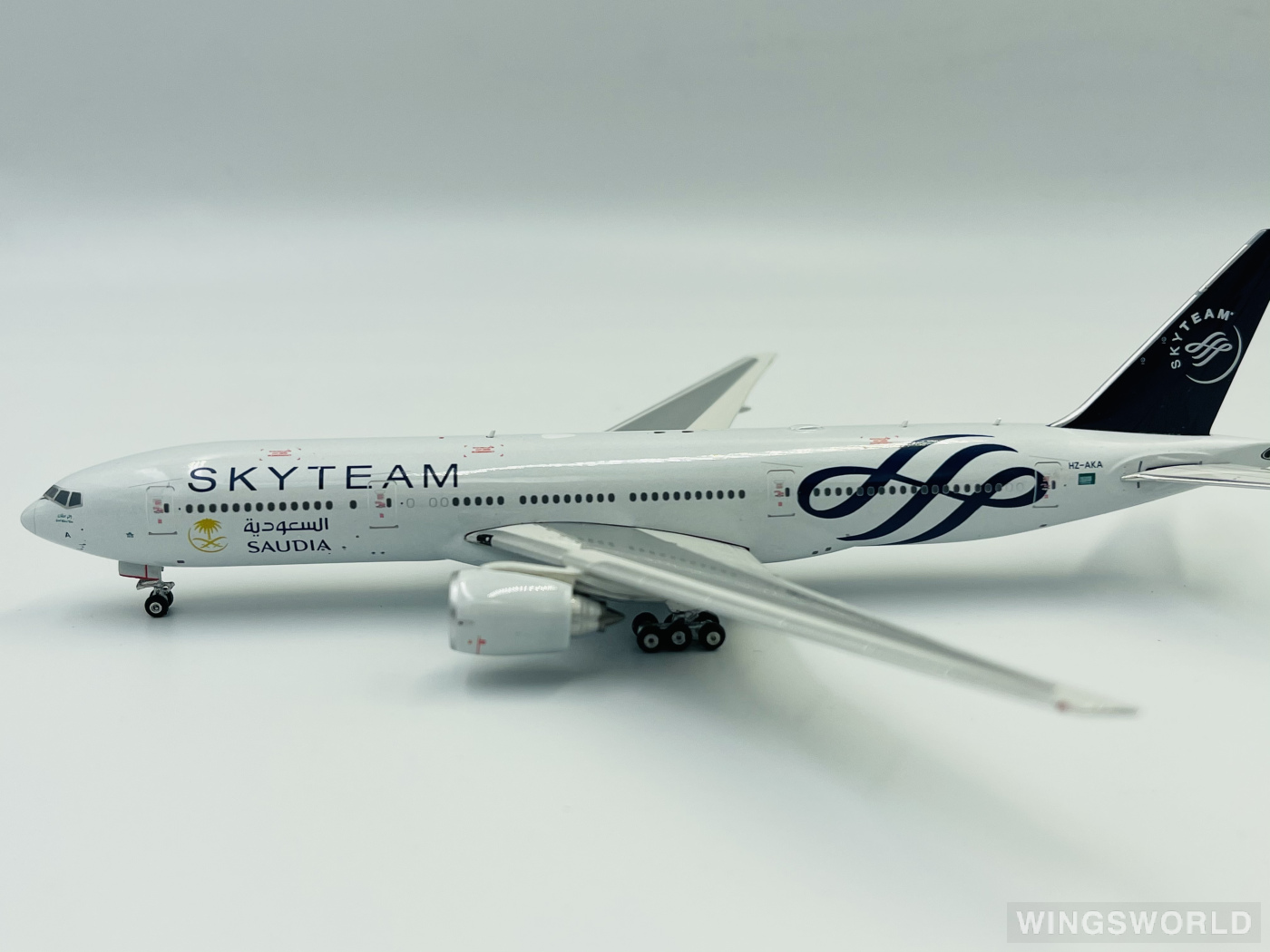 Phoenix 1:400 PH11044 Saudia 沙特阿拉伯航空 Boeing 777-200 HZ-AKA
