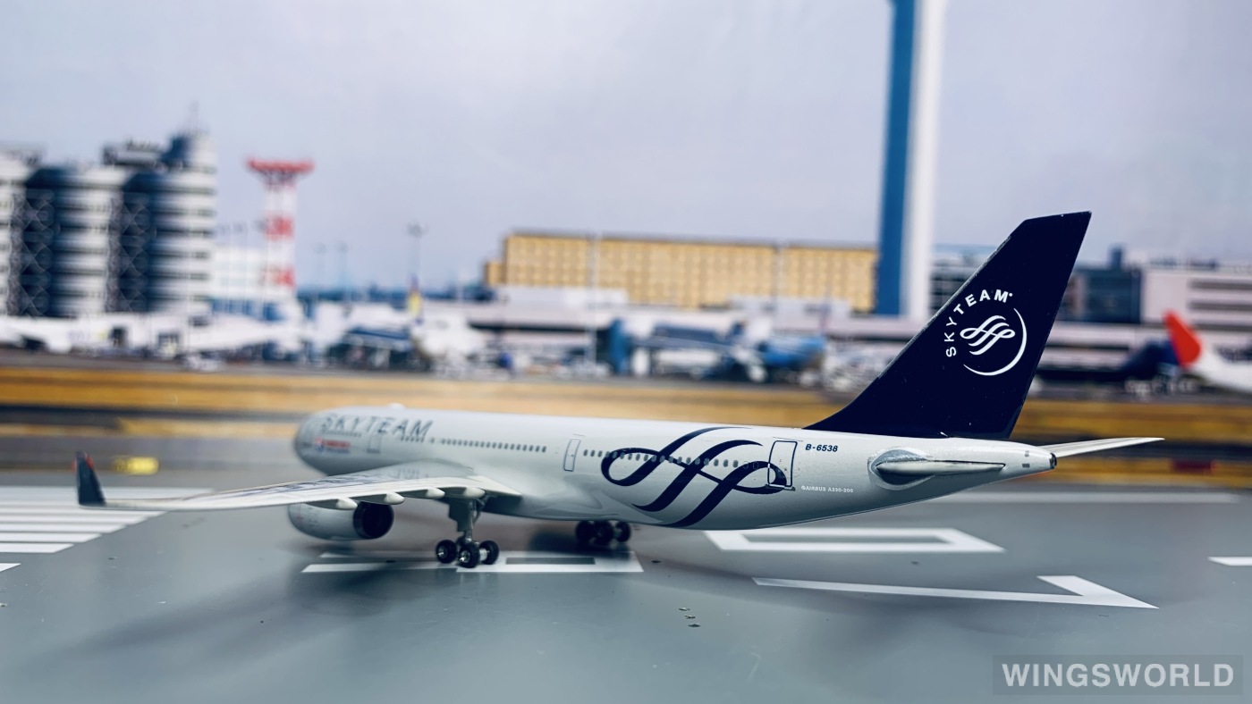 Phoenix 1:400 PH10596 China Eastern 中国东方航空 Airbus A330-200 B-6538