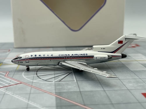 China Airlines 中华航空 Boeing 727-100 B-1818 1970s colors. With rolling gears. ACB1818 AeroClassics 1:400