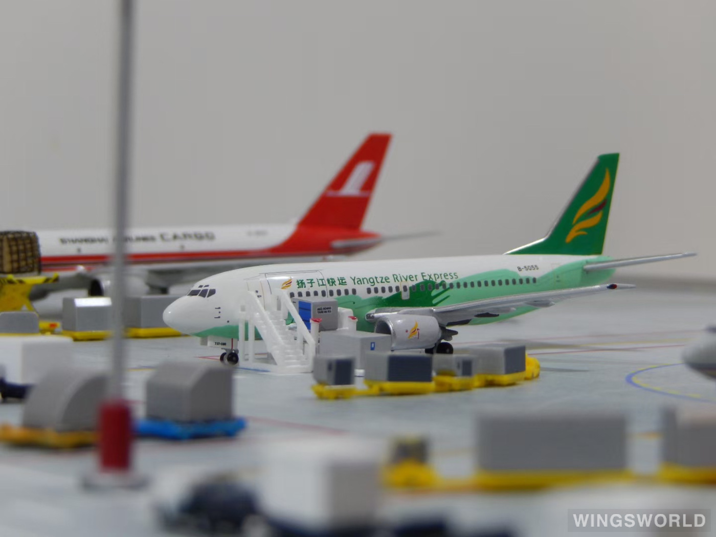 AeroClassics 1:400 ACB5055 Yangtze River Express 扬子江快运航空 Boeing 737-300 B-5055