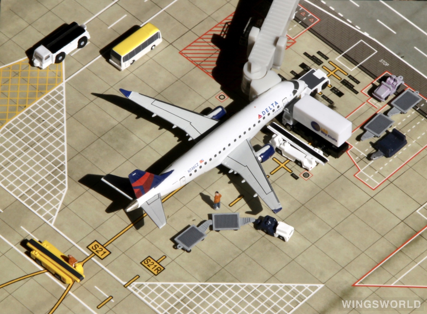 Herpa 1:400 562324 Delta Air Lines 达美航空 Embraer ERJ-170 N746CZ