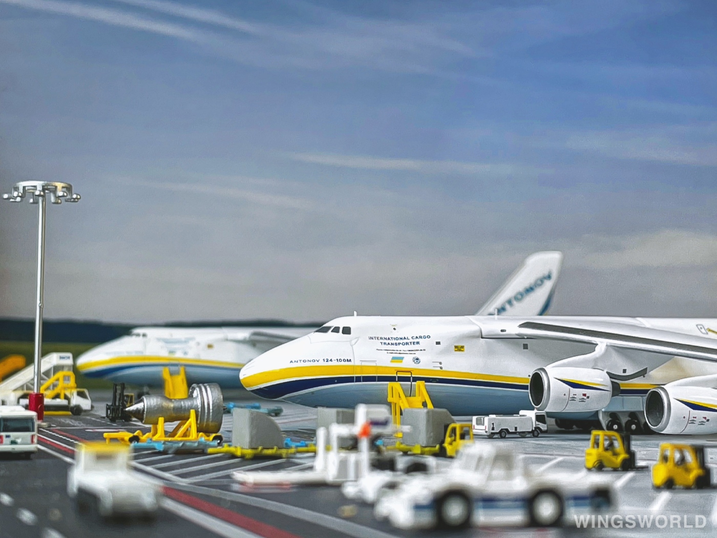 Geminijets 1:400 GJADB1989 Antonov 安东诺夫 Antonov An-124 UR-82027