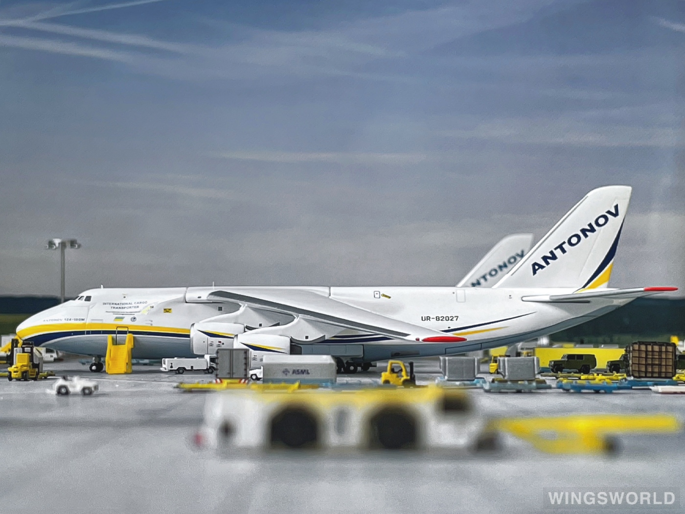 Geminijets 1:400 GJADB1989 Antonov 安东诺夫 Antonov An-124 UR-82027