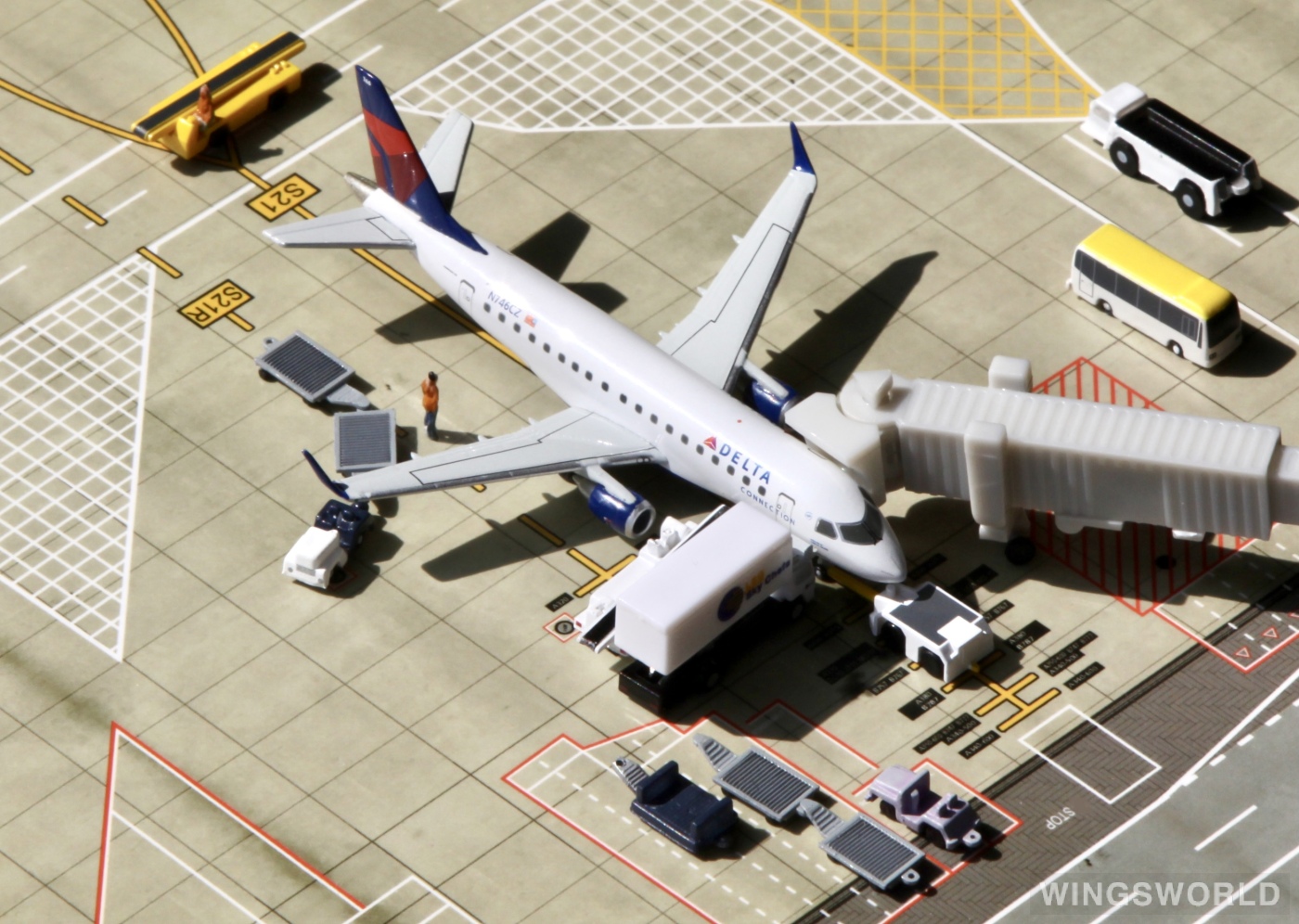 Herpa 1:400 562324 Delta Air Lines 达美航空 Embraer ERJ-170 N746CZ