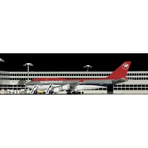 Northwest Airlines 美国西北航空 Boeing 747-400 N670US 1990s colors. With 