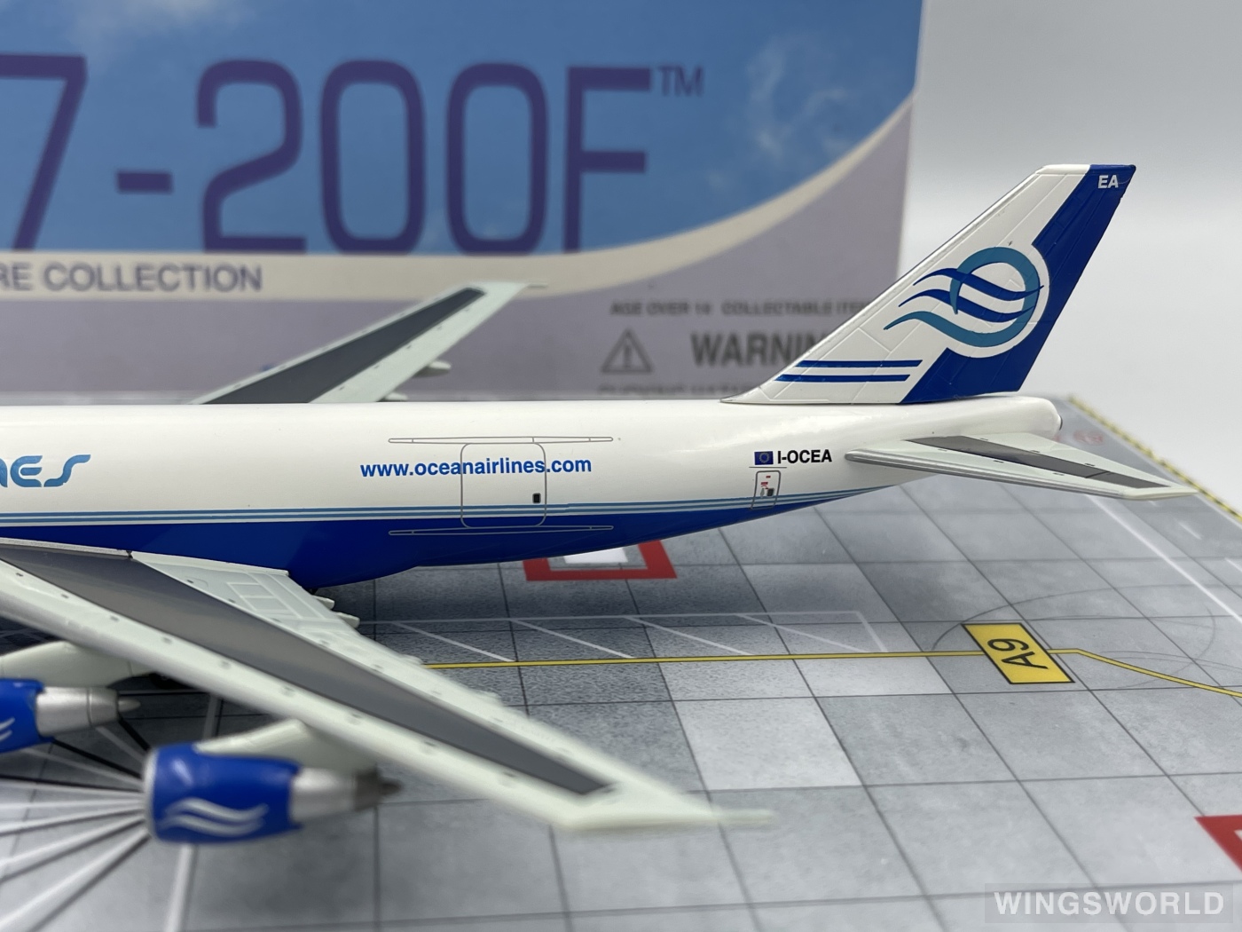 Dragon Models 1:400 55323 Ocean Airlines Boeing 747-200 I-OCEA
