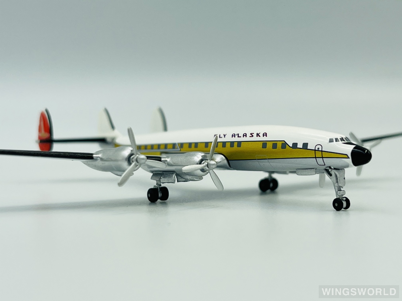 AeroClassics 1:400 ACN8083H Alaska Airlines 阿拉斯加航空 Lockheed L-1049 Super Constellation N8083H