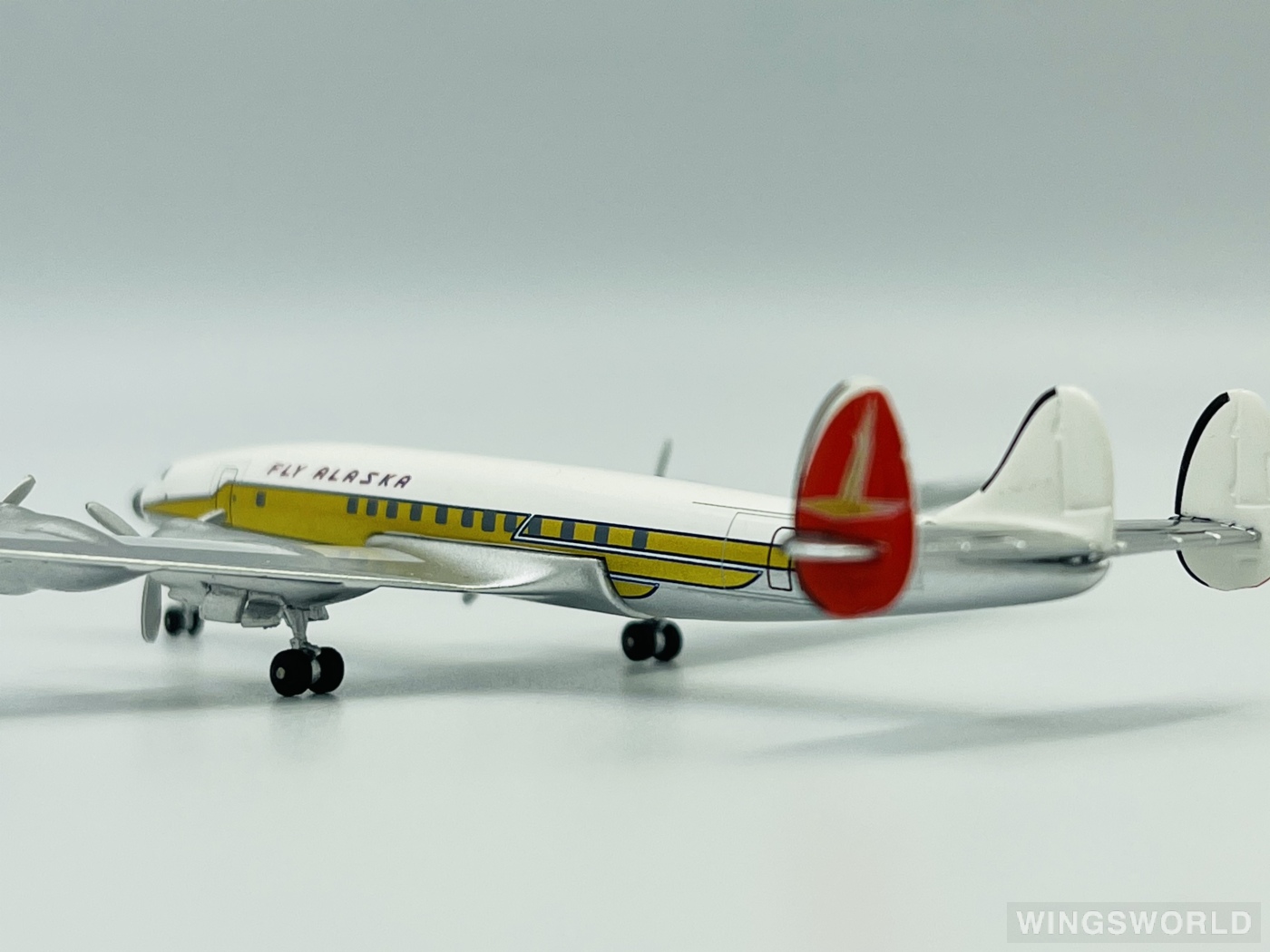 AeroClassics 1:400 ACN8083H Alaska Airlines 阿拉斯加航空 Lockheed L-1049 Super Constellation N8083H