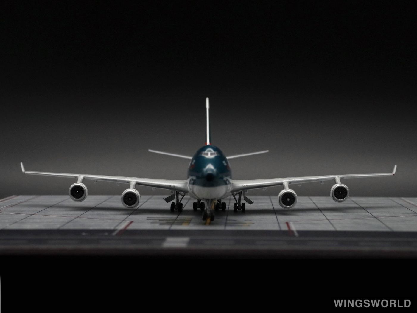 Phoenix 1:400 PH04383 Cathay Pacific 国泰航空 Boeing 747-400 B-HOY