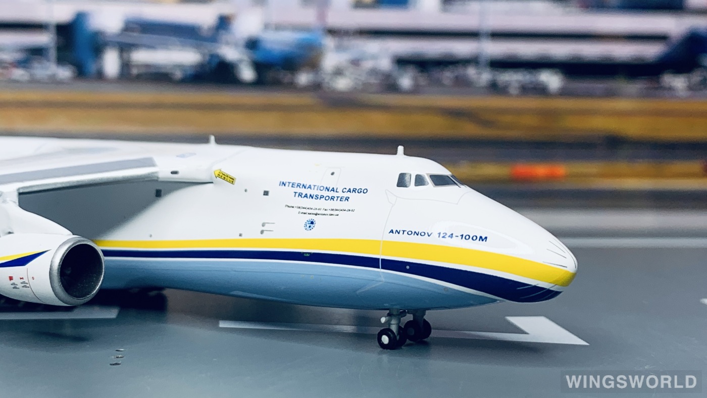 Geminijets 1:400 GJADB1989 Antonov 安东诺夫 Antonov An-124 UR-82027