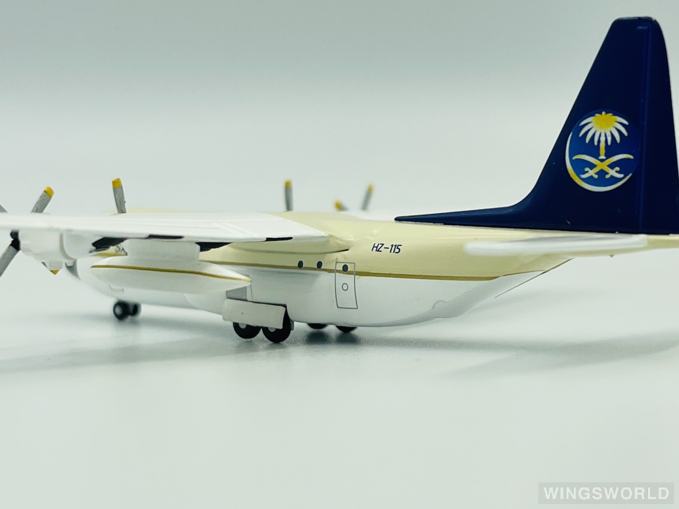 Jet-X 1:400 JX093 Saudia 沙特阿拉伯航空 Lockheed C-130 Hercules HZ-115