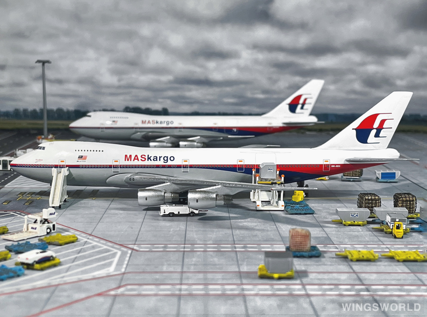 Big Bird 1:400 BB4-2003-16A Malaysia Airlines 马来西亚航空 Boeing 747-200 9M-MHI