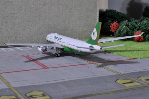 Amazon.com: JC Wings J-Air EMBRAER E170-100STD JA220J 1/200