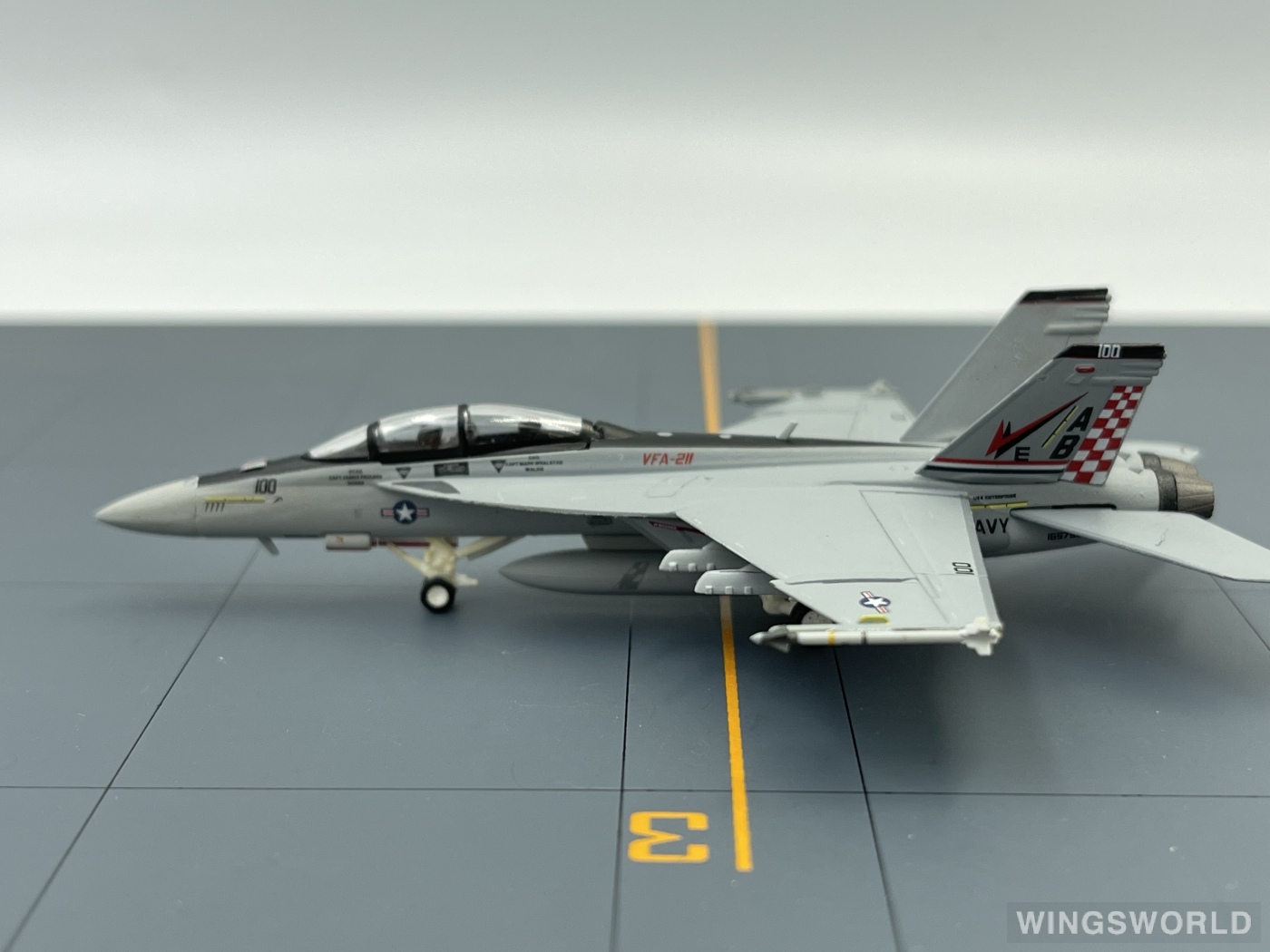 Hogan 1:200 HG6436 U.S. Navy 美国海军 McDonnell Douglas F/A-18 165795