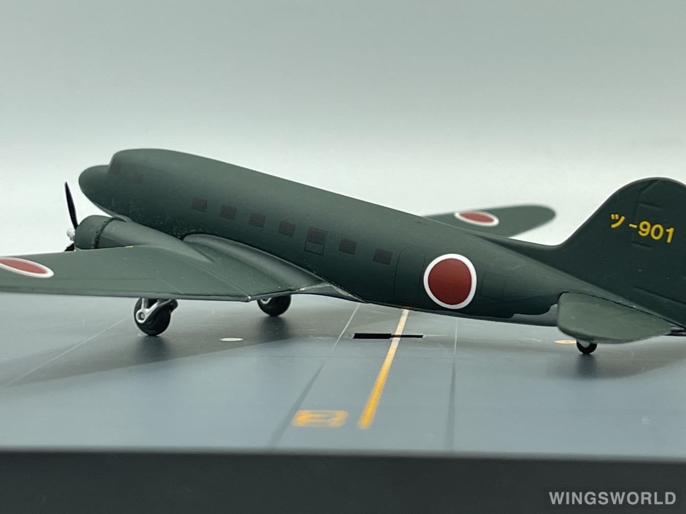 Hogan 1:200 JN22012 JASDF 日本航空自卫队 Douglas DC-3 901