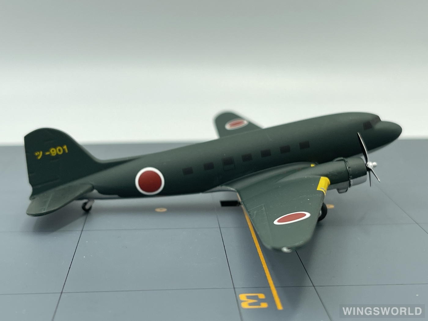 Hogan 1:200 JN22012 JASDF 日本航空自卫队 Douglas DC-3 901