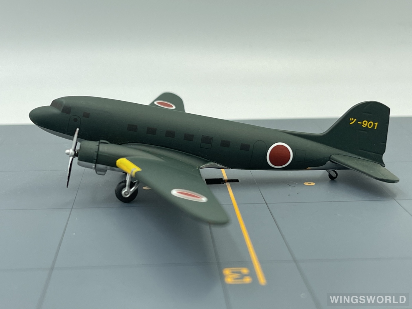 Hogan 1:200 JN22012 JASDF 日本航空自卫队 Douglas DC-3 901