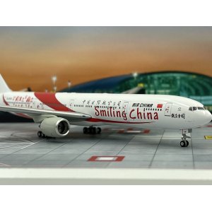 Air China 中国国际航空 Boeing 777-300ER B-2035 微笑中国 XX4929 JC Wings 1:400