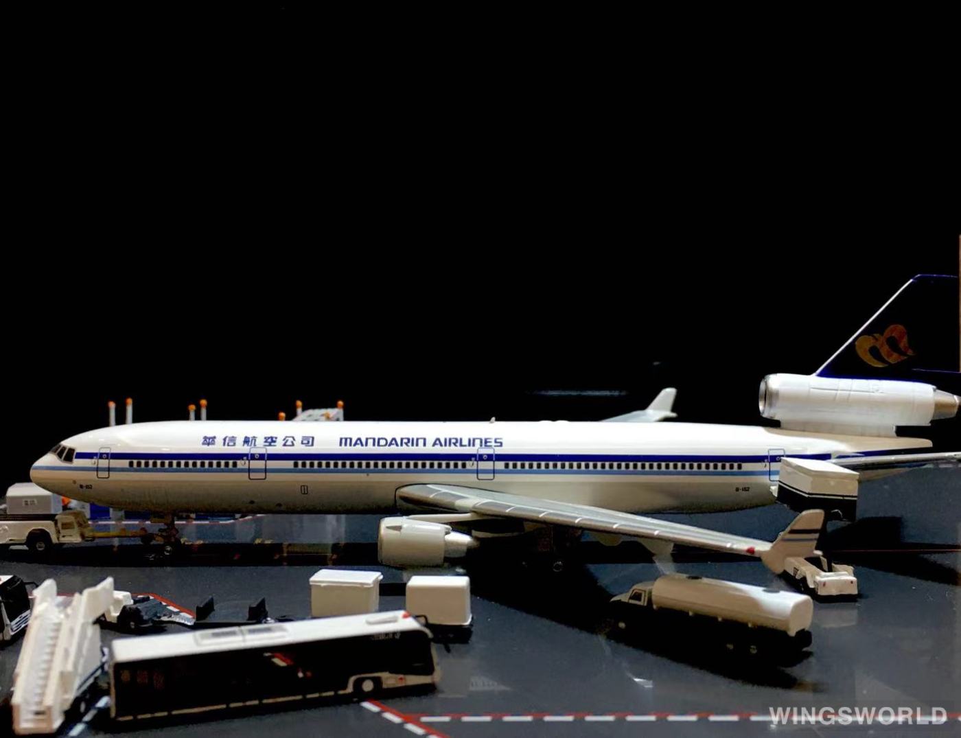 Phoenix 1:400 PH11018 Mandarin Airlines 华信航空 McDonnell Douglas MD-11 B-152