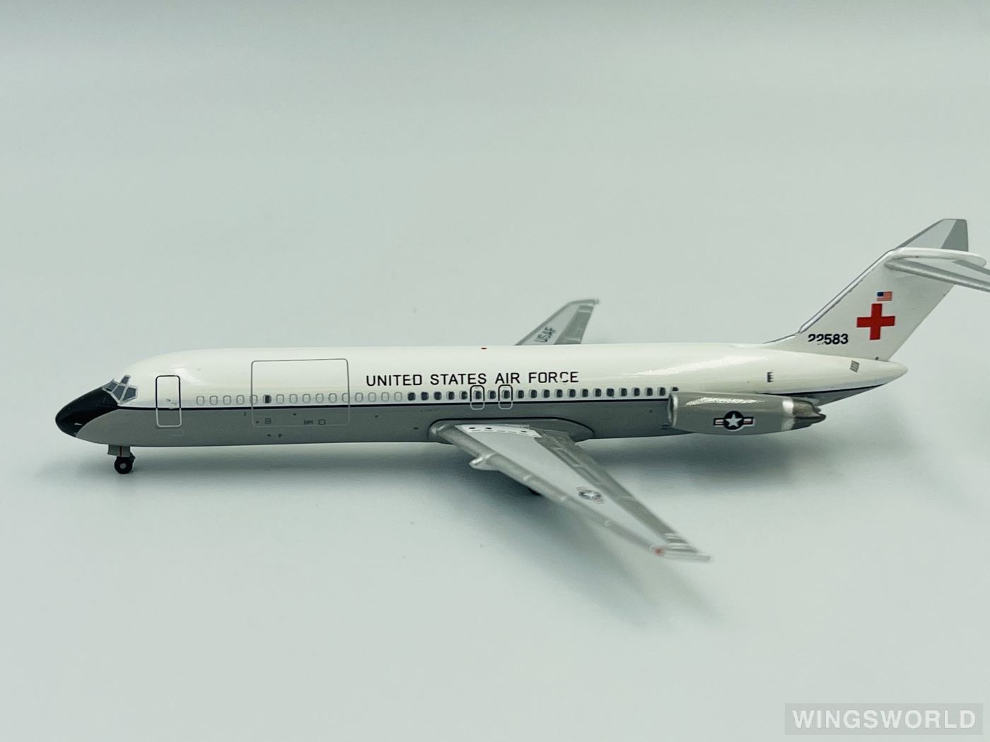 AeroClassics 1:400 AC6722583 USAF 美国空军 McDonnell Douglas DC-9 67-22583