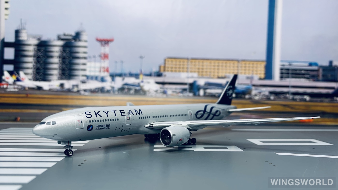 Phoenix 1:400 PH10333 China Southern 中国南方航空 Boeing 777-200 B-2056