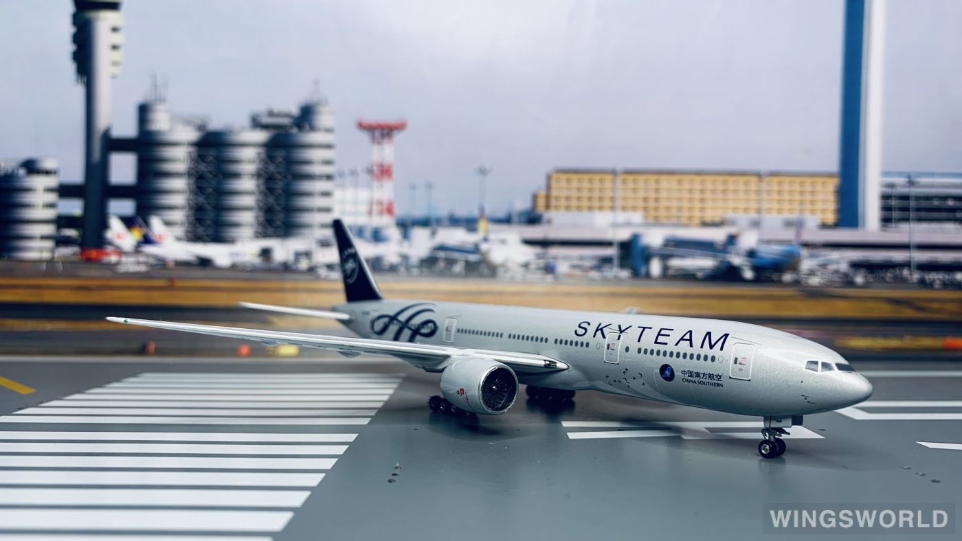Phoenix 1:400 PH10333 China Southern 中国南方航空 Boeing 777-200 B-2056