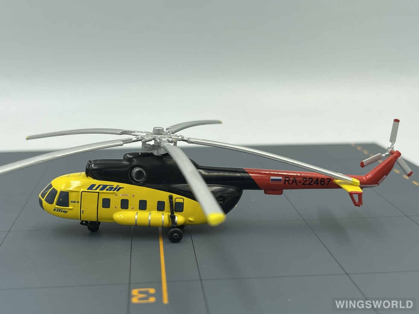 Herpa 1:200 555227 UTair 乌塔航空 Mil Mi-8 RA-22467
