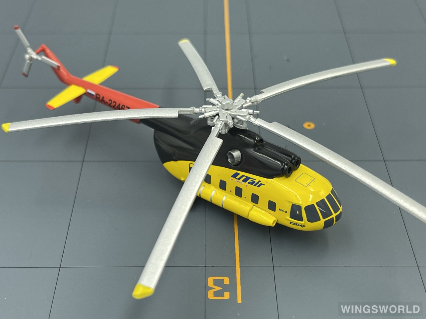 Herpa 1:200 555227 UTair 乌塔航空 Mil Mi-8 RA-22467