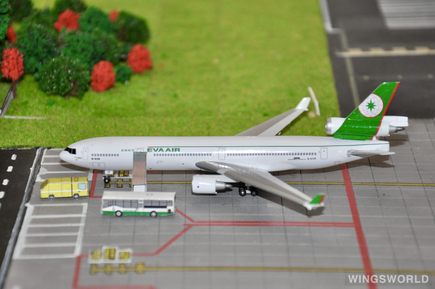 Jet-X 1:400 JX044 EVA Air 长荣航空 McDonnell Douglas MD-11 B-16103