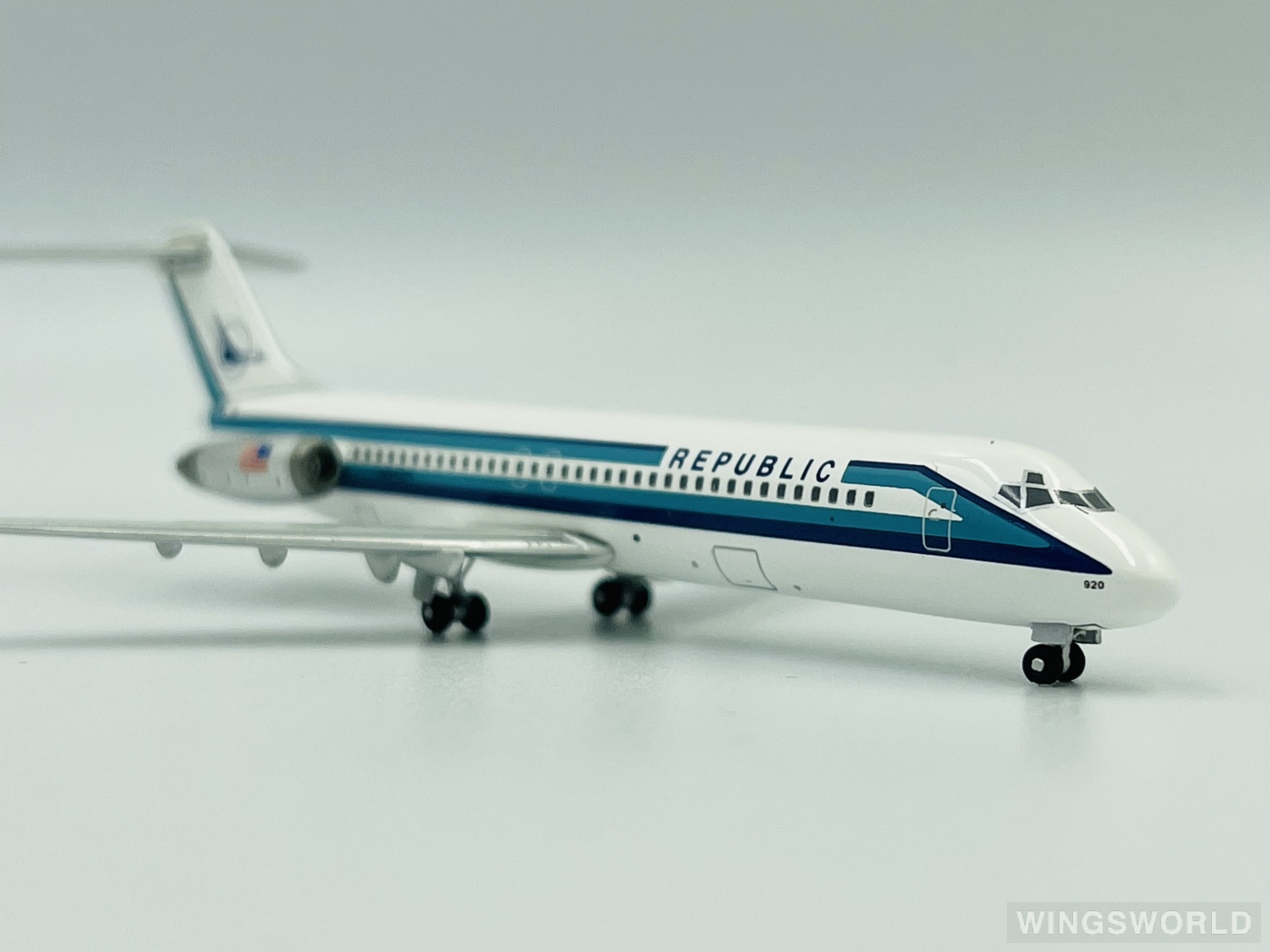 netmodels@ 1:400 16121 Republic Airline 共和航空 McDonnell Douglas DC-9 N942N