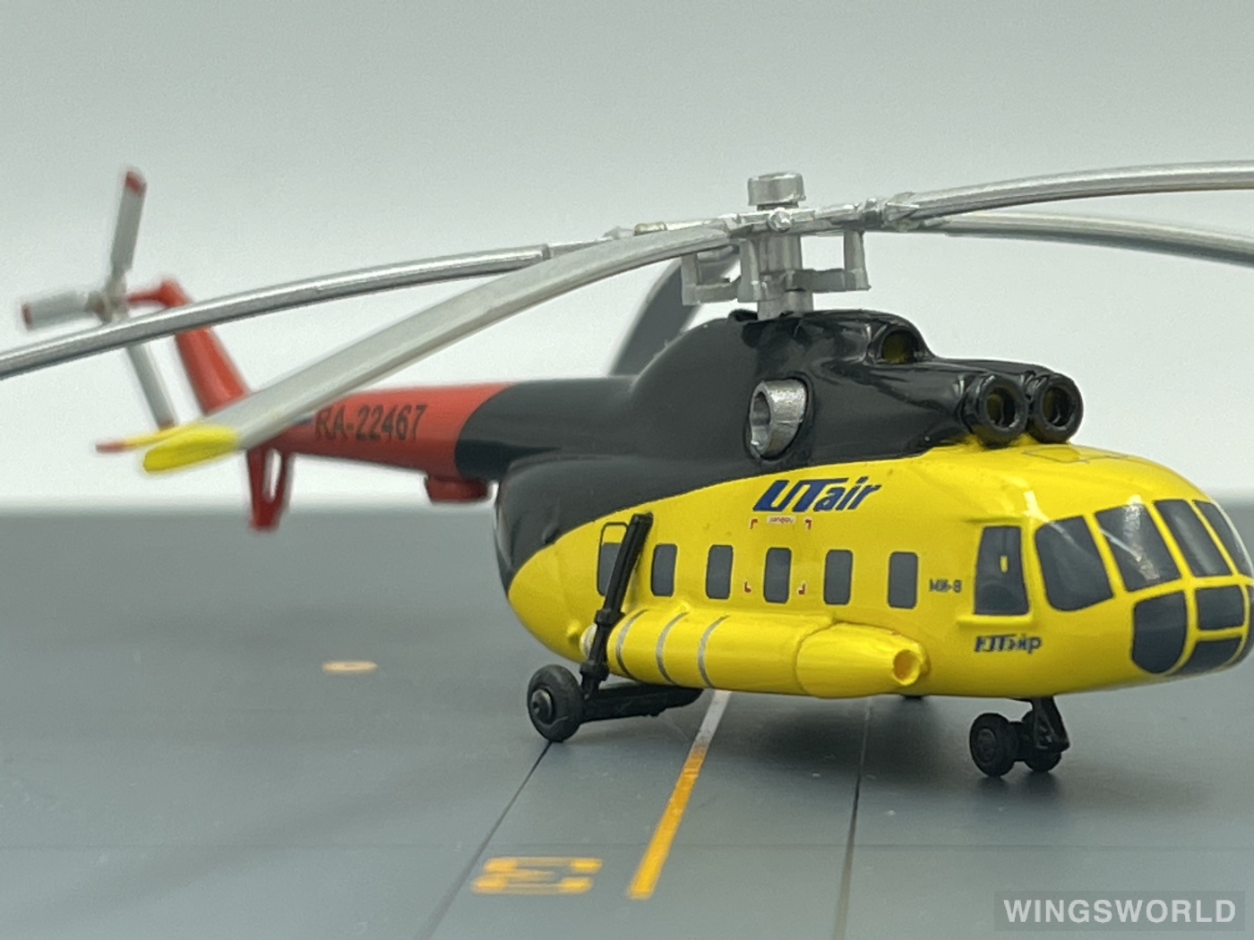 Herpa 1:200 555227 UTair 乌塔航空 Mil Mi-8 RA-22467