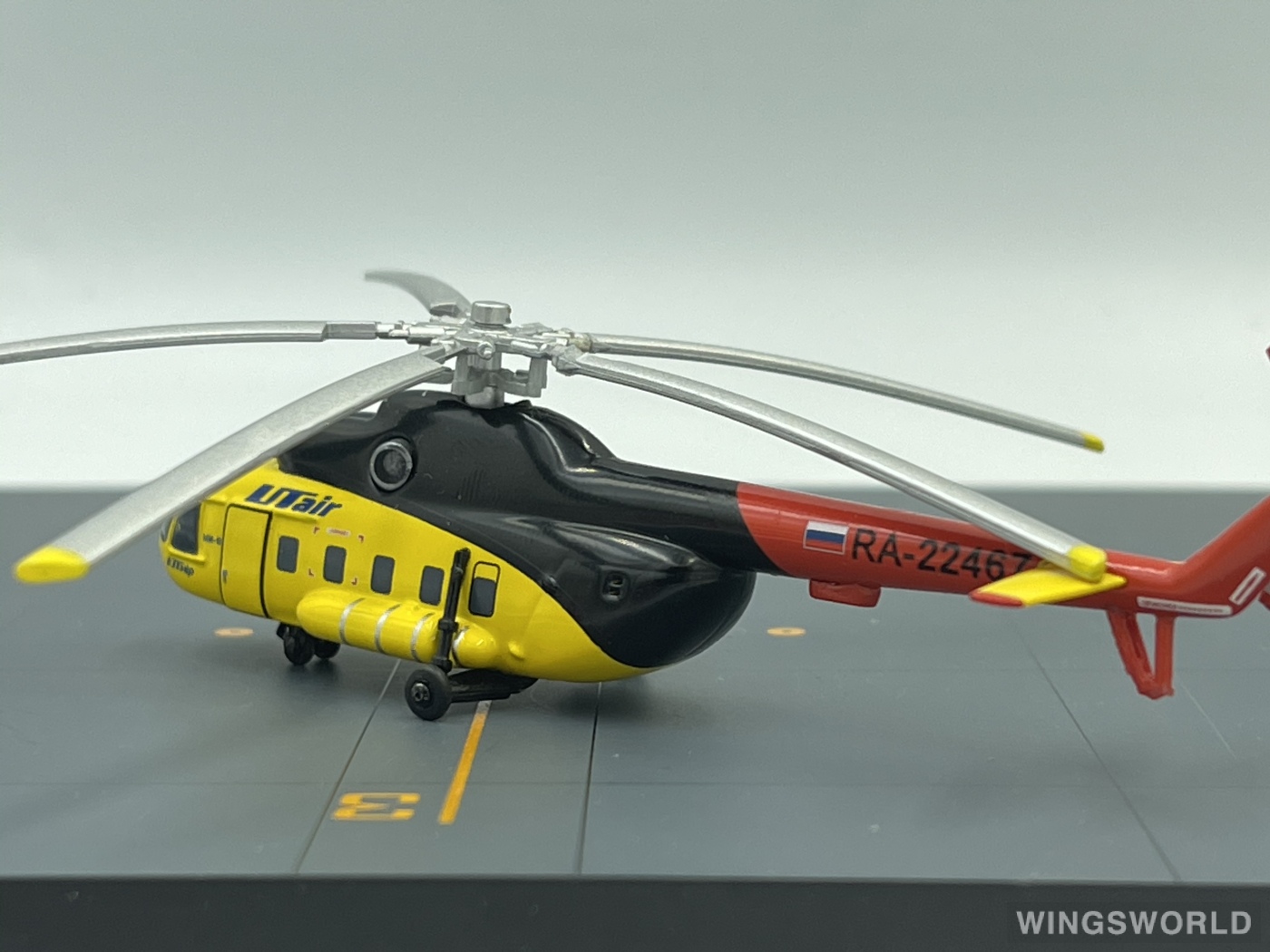 Herpa 1:200 555227 UTair 乌塔航空 Mil Mi-8 RA-22467