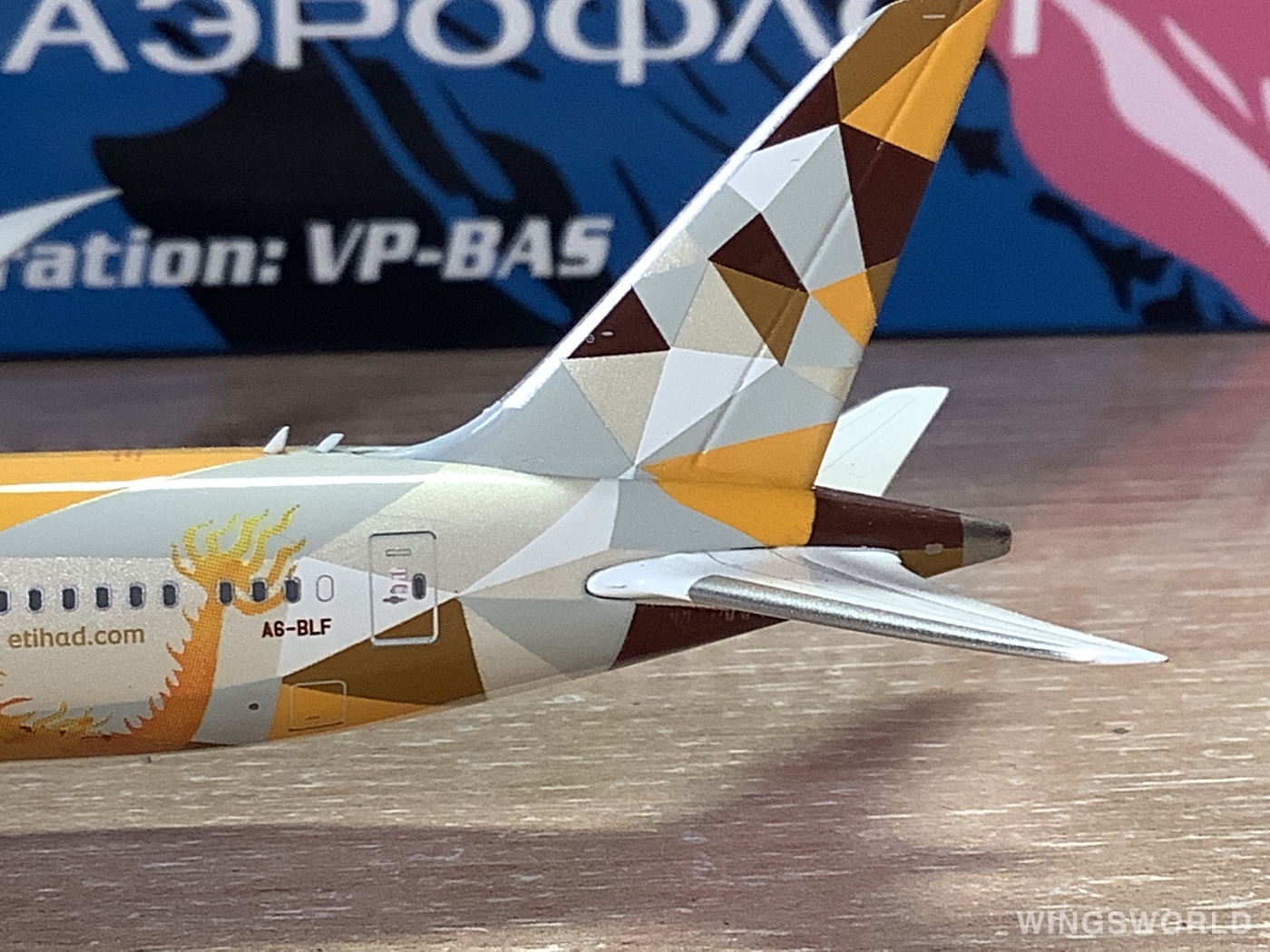 Phoenix 1:400 PH04325 Etihad Airways 阿提哈德航空 Boeing 787-9 A6-BLF