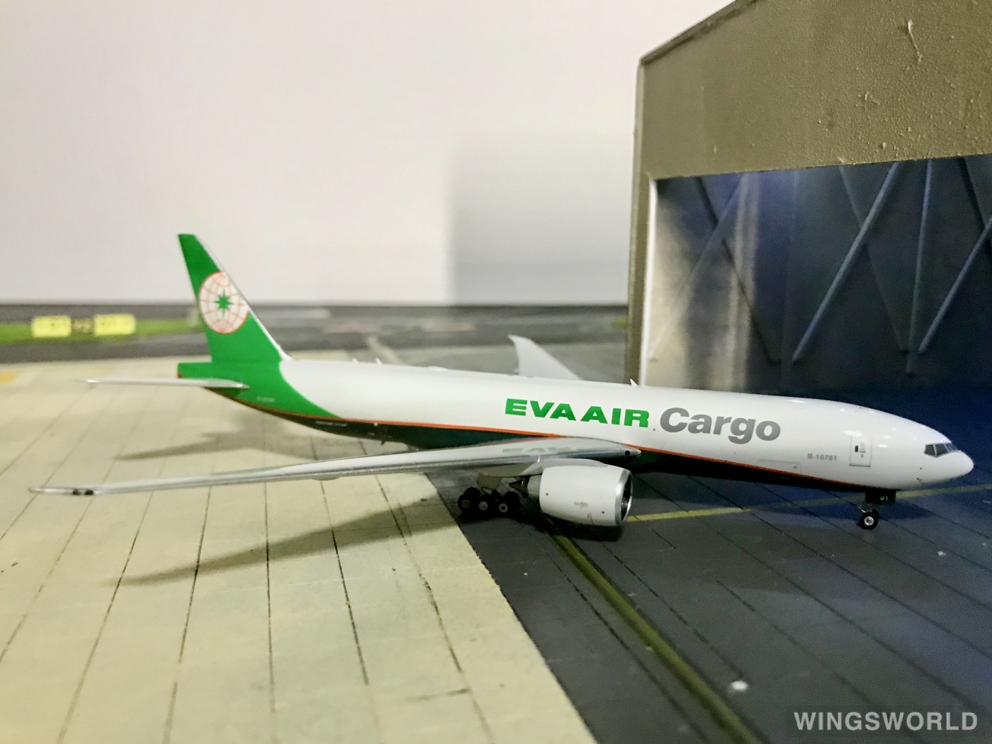 Phoenix 1:400 PH11423 EVA Air 长荣航空 Boeing 777F B-16781