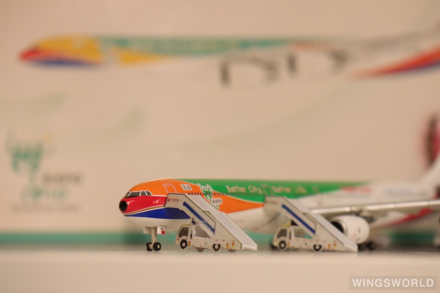 Phoenix 1:400 PH10113 China Eastern 中国东方航空 Airbus A340-600 B-6055