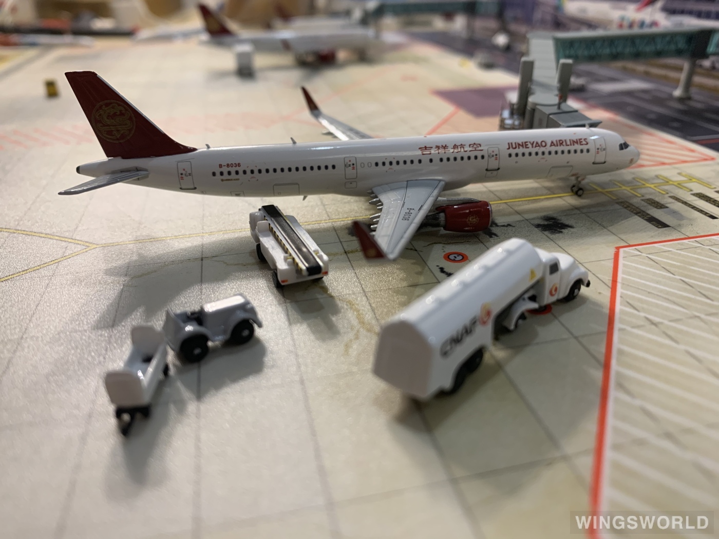 HYJLwings 1:400 HYJL81041 Juneyao Airlines 吉祥航空 Airbus A321 B-8036