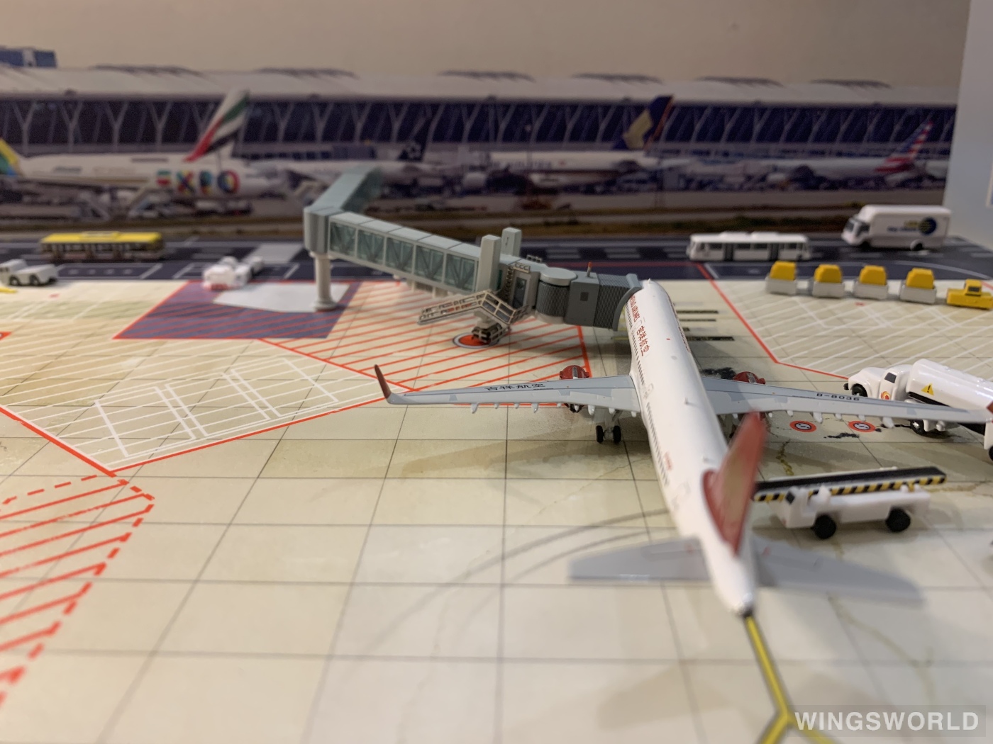 HYJLwings 1:400 HYJL81041 Juneyao Airlines 吉祥航空 Airbus A321 B-8036
