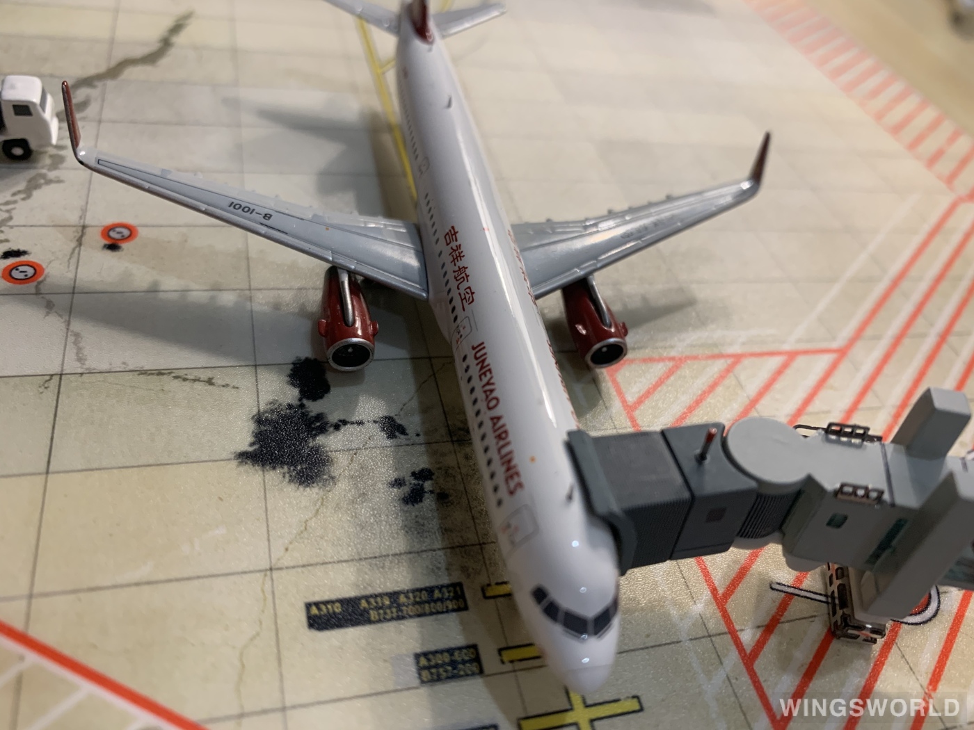 HYJLwings 1:400 HYJL81040 Juneyao Airlines 吉祥航空 Airbus A321 B-1001