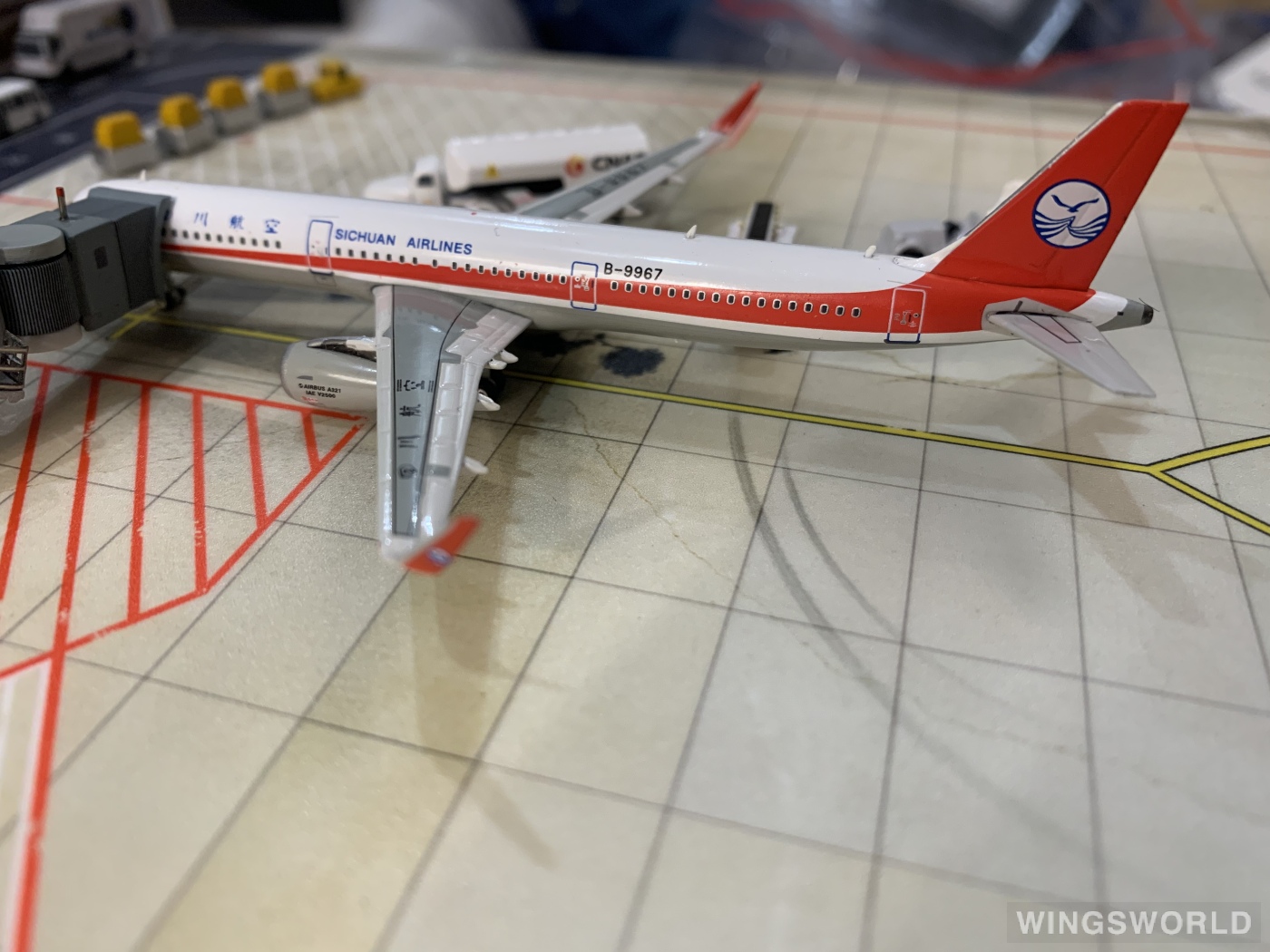 Phoenix 1:400 PH10837 Sichuan Airlines 四川航空 Airbus A321 B-9967
