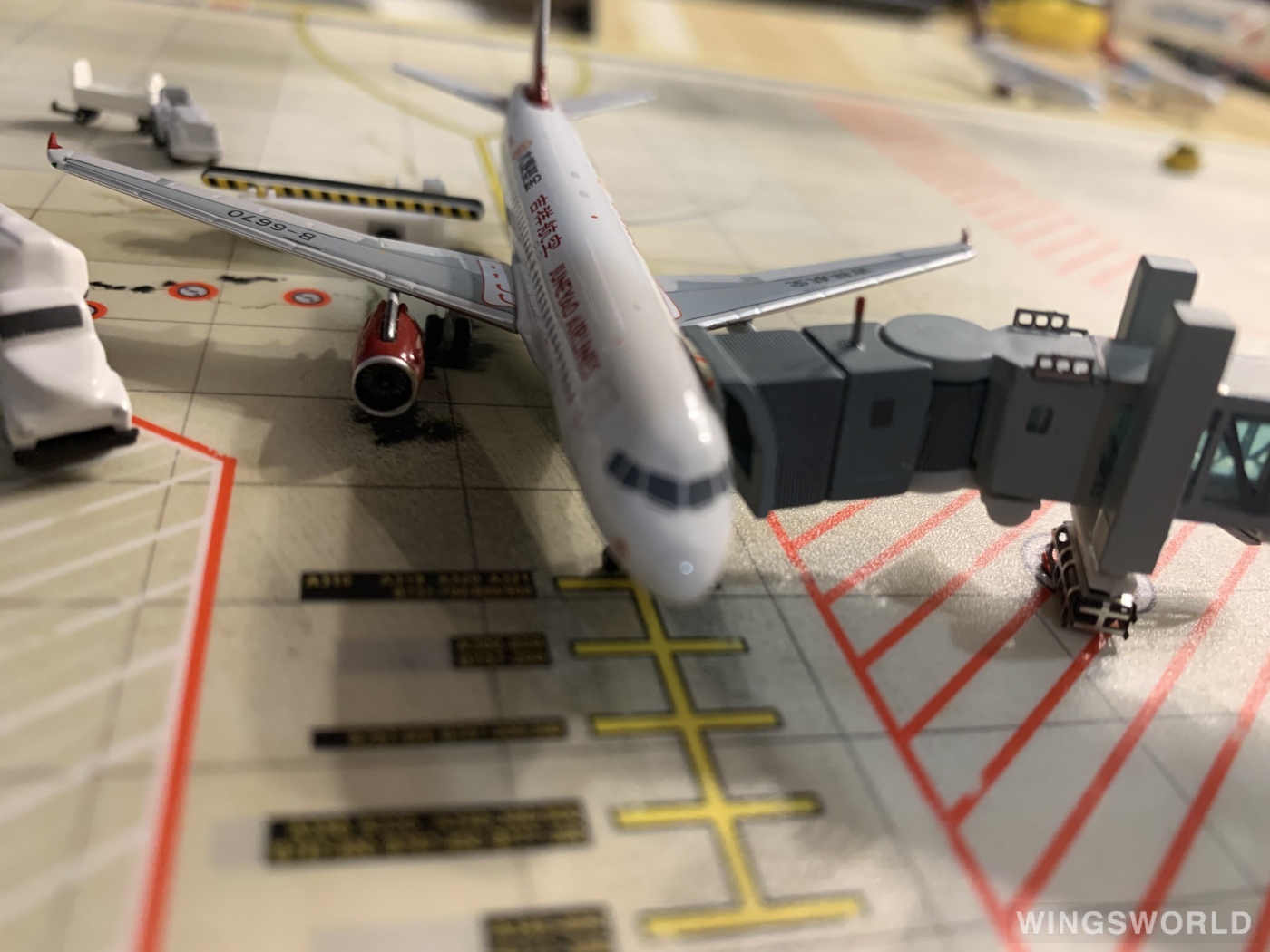 Pandamodel 1:400 PMB6670 Juneyao Airlines 吉祥航空 Airbus A320 B-6670
