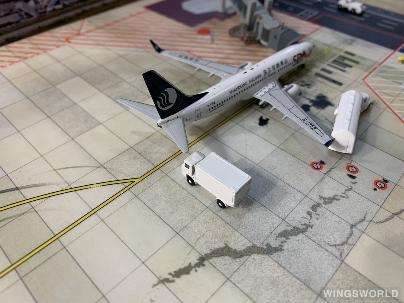 NGmodels 1:400 NG58003 Shandong Airlines 山东航空 Boeing 737-800 B-1359