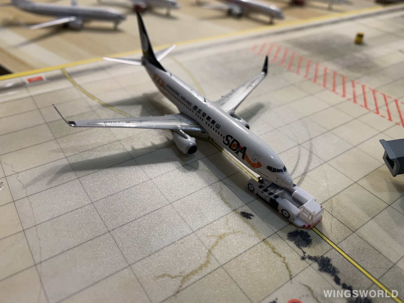 Phoenix 1:400 PH11371 Shandong Airlines 山东航空 Boeing 737-800 B-7669