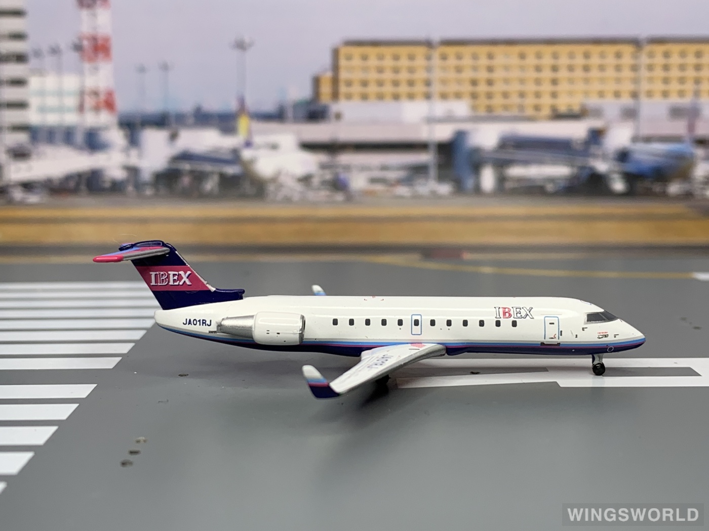 Geminijets 1:400 FW40001 IBEX Airlines 伊别克斯航空 Bombardier CRJ100 JA01RJ