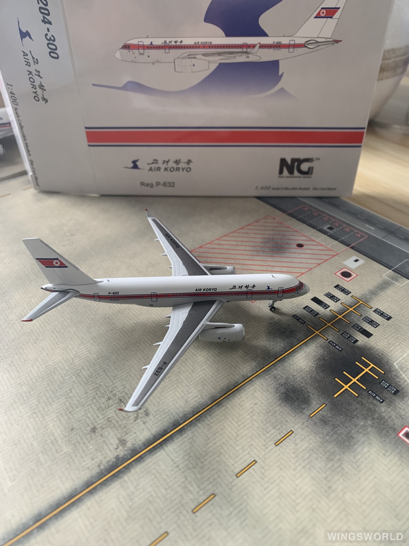 NGmodels 1:400 NG41001 Air Koryo 朝鲜高丽航空 Tupolev Tu-204 P-632